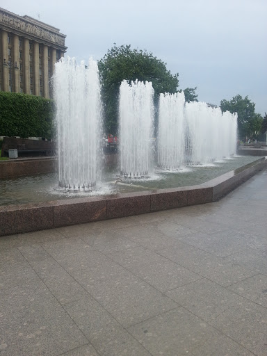 Левый фонтан на Московской
