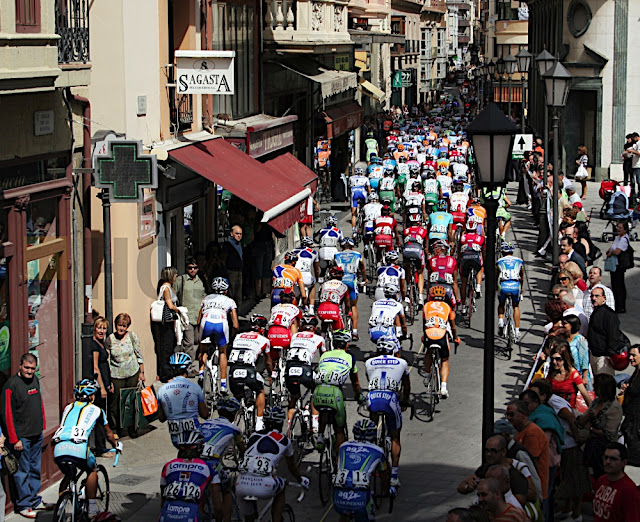 Los ciclistas recorrieron a paso lento las calles más céntricas de la ciudad