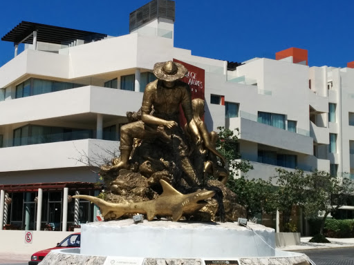 Fisherman Statue Isla Mujeres
