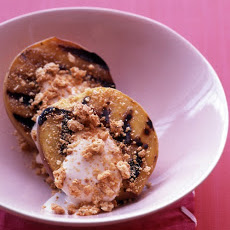 Grilled Peaches with Sweetened Sour Cream