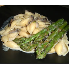 Pasta Shells with Portobello Mushrooms and Asparagus in Boursin Sauce