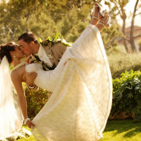 In your arms by Scott Nelson - Wedding Kisses