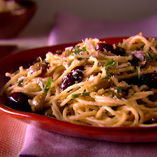 Spaghetti with Olives and Bread Crumbs