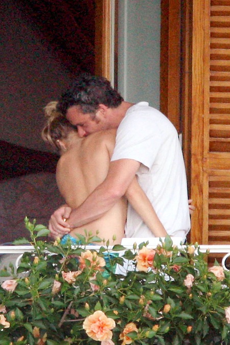 [Sienna Miller topless en italia con Getty 2[5].jpg]