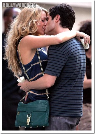 blake-lively-and-penn-badgley-besos