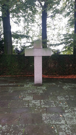 Kleines Kreuz Neuer Friedhof