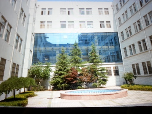 青岛科技大学机电学院喷泉