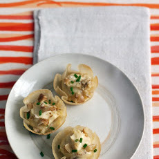 Wonton Cups with Cream Cheese and Chutney