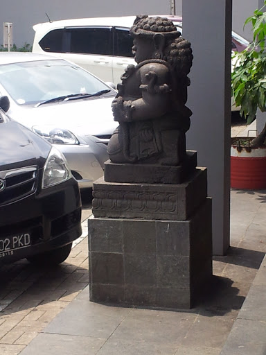 Rotjo Penthung VH Statue