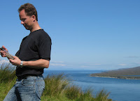 Jonas besk�dar "uisghe beatha". Det betyder "livets vatten" och d�rmed ocks� whisky