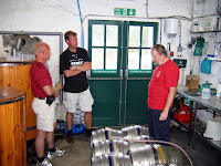 Bes�k p� �lbryggeriet i Bridgend. Tydligen har han bes�k av lika m�nga svenskar som resten tillsammans