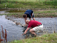Jonas och Janne bygger p� och Peter sitter och fotar