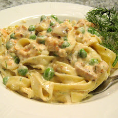 Fettuccine with a Smoked Salmon and Dill Cream Sauce