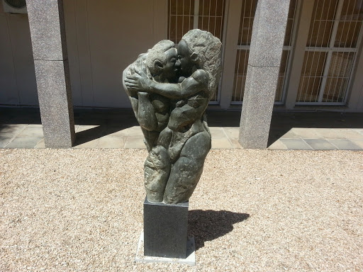 Sculpture Of Kiss