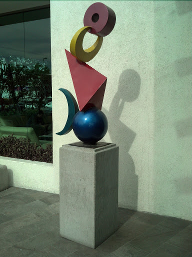 Escultura Geométrica Holiday Inn