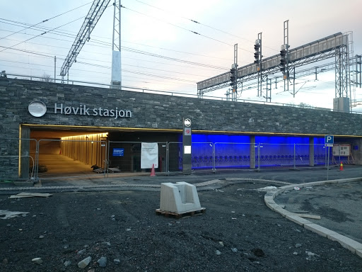 Høvik Train Station