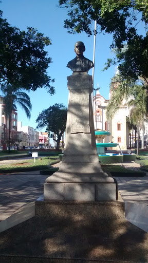 Estatua Côneco José Carlos Martins