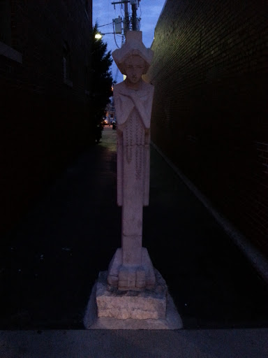 Mary Guards the Alley Statue