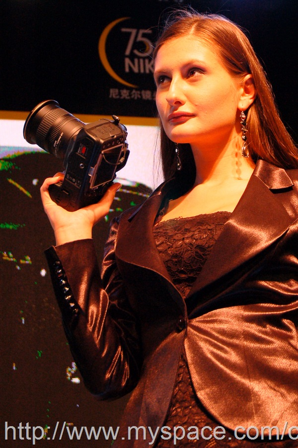 [Nikon Model_Redhead2[7].jpg]