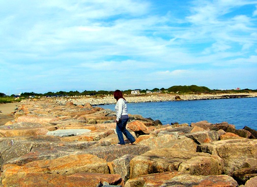 [Claire on the rocks[6].jpg]