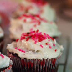 Easy One-Bowl Milk Chocolate Fudge Cupcakes