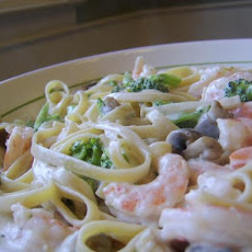 Shrimp and Veggie Fettuccini Alfredo
