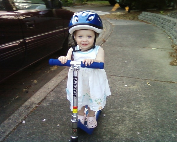 [070608 Maren on scooter[2].jpg]