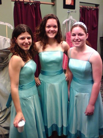[bridesmaids[4].jpg]