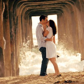 ocean love by Scott Nelson - Portrait & People Couples