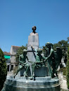 Estatua Doña Margarita de Iturralde