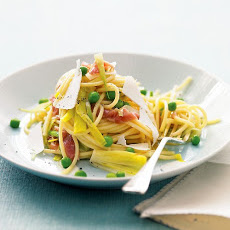 Pasta with Leeks, Peas, and Prosciutto