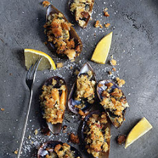 Mussels with Herbed Bread Crumbs