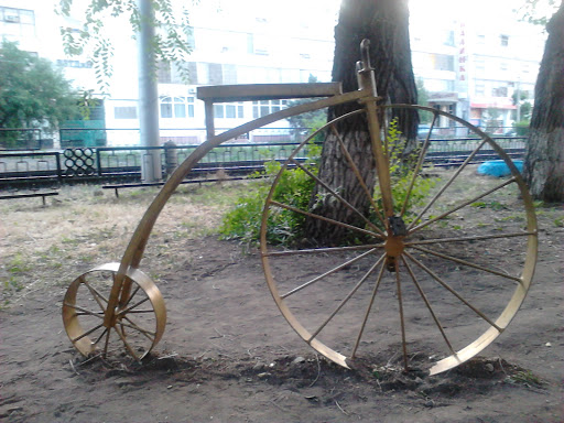Памятник велосипеду