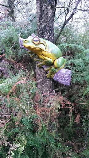 Tree Frog Statue