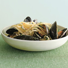 Linguine with Mussels and Fresh Herbs