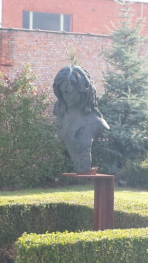 Alice Nahon Statue