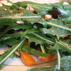 Les Feuilles de Pissenlit avec des Abricots, Pruneaux et aux Amandes
