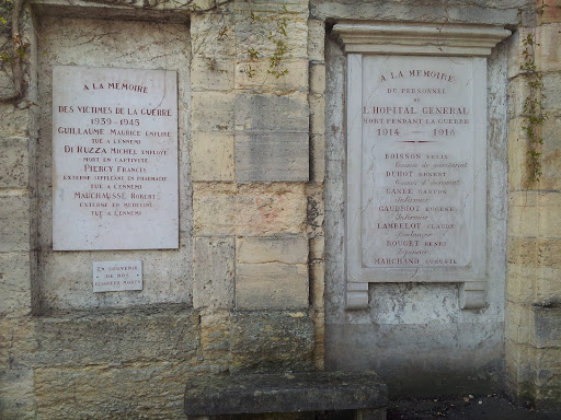 Plaques a La Mémoire Des Victimes De La Guerre 39-45