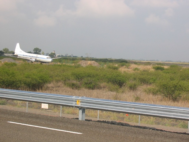 [Airport Highway 6-08 013[3].jpg]