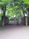 Eingang zum Friedhof 
