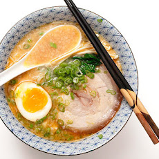 Rich and Creamy Tonkotsu Ramen Broth