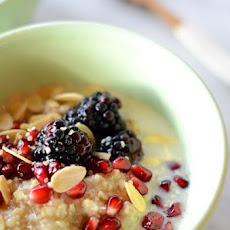 Quinoa-Berry Breakfast Bowl