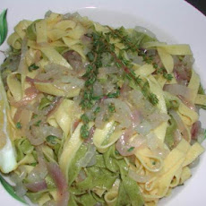Spinach Fettuccini With Pearl Onions