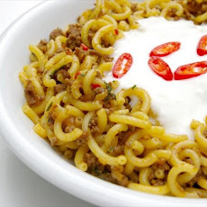 Beef Mince and Macaroni with a Yoghurt-Garlic-Sauce