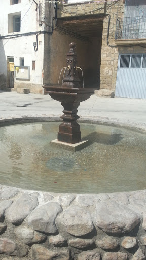 Fuente Plaza Aniés