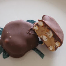 Peanut Butter Chocolate Pretzel Sandwiches