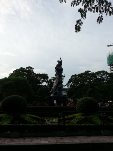  Le Chan General Statue