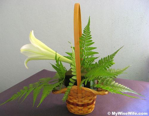 Side view - Madonna lily and leather ferns Side view - Madonna lily and leather ferns