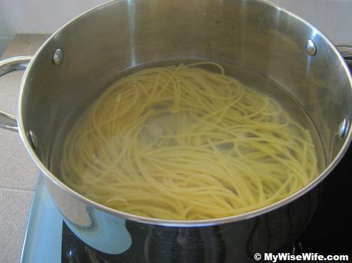 Cooking spaghetti