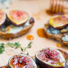 Fig and Gorgonzola Crostini with Honey
